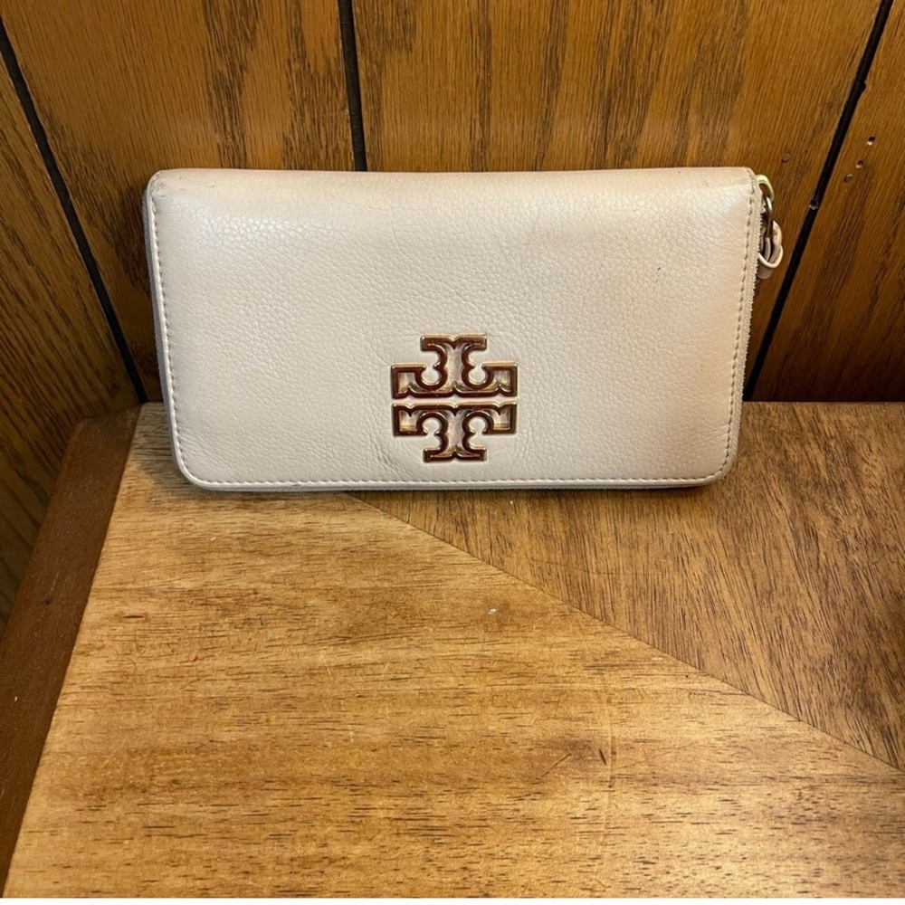 Tory Burch Cream Wallet with Gold Logo